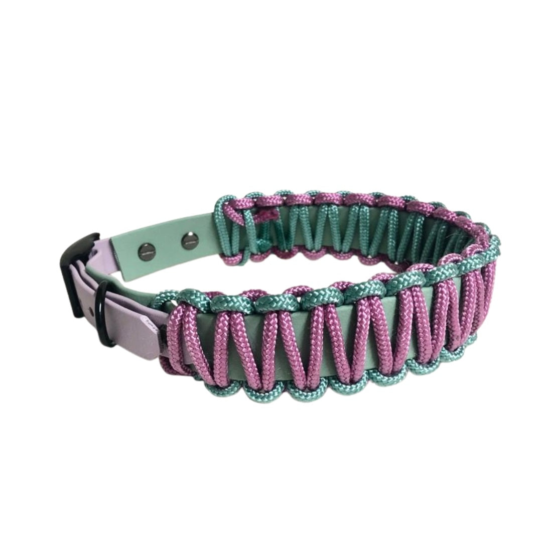 Biothane Halsband in Sagegrün/Flieder mit Paracord Umflechtung, Halsumfang 42 cm